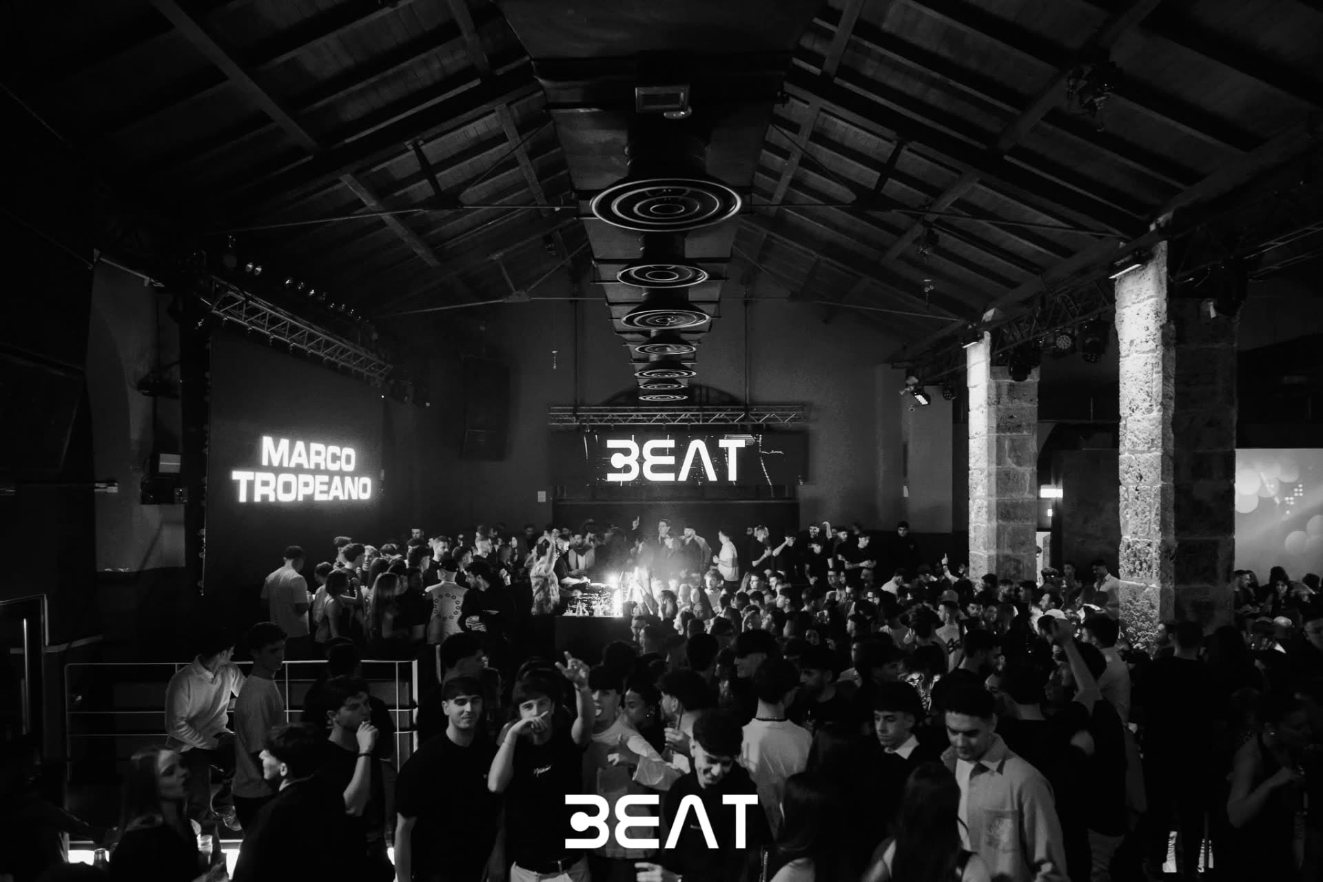La sala piena durante una serata BEAT al Grey Club
