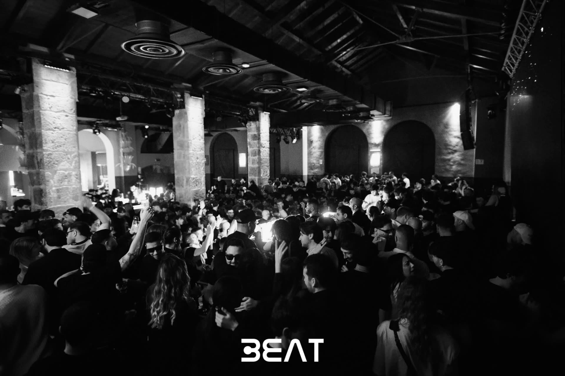 Le colonne della sala durante una serata BEAT al Grey Club