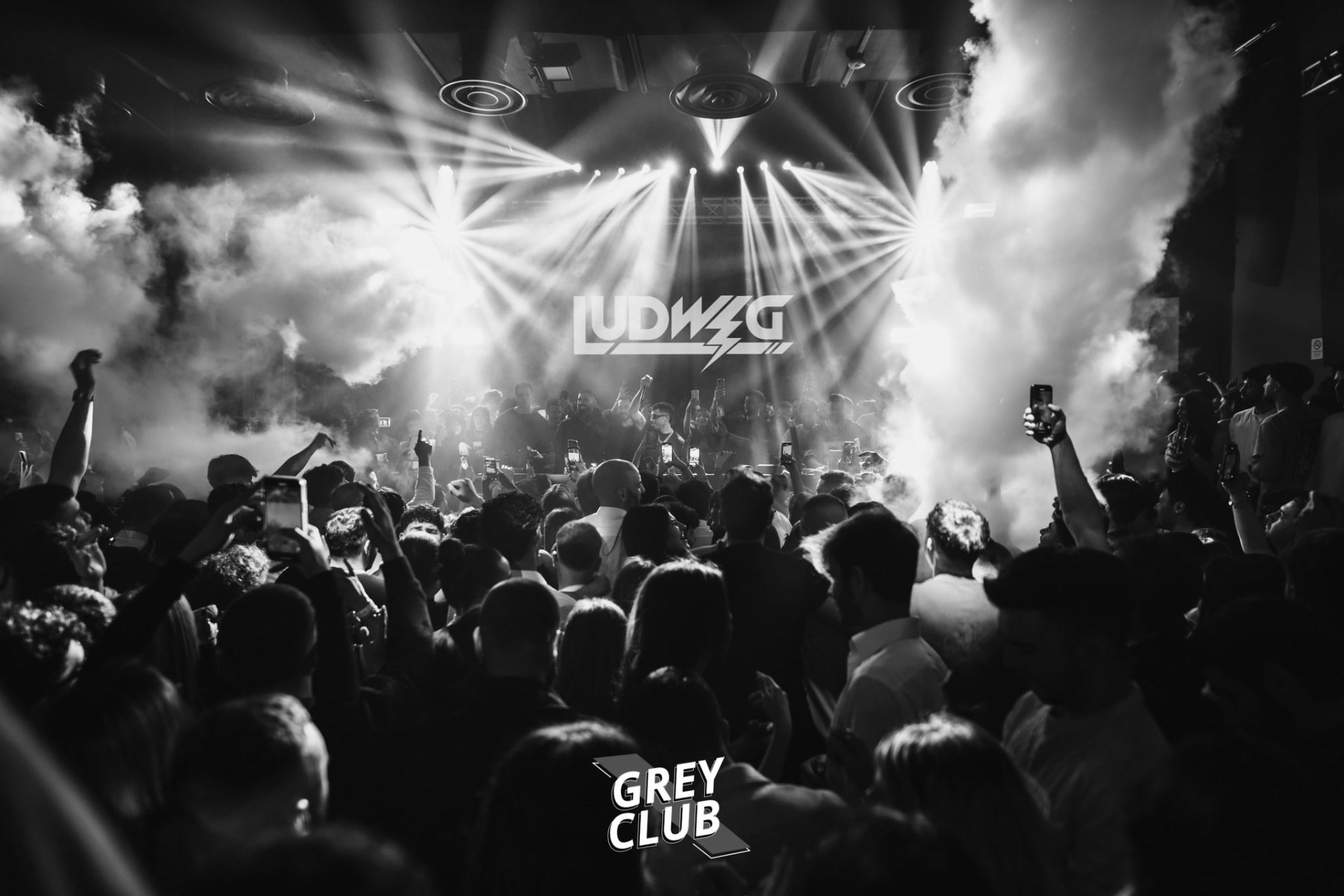 Show con luci e fumo al Grey Club